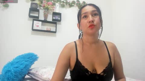 Snapshot of anni_petite_ chatting on October 10, 2025, 4:06 pm   online show from October 10, 2025, 4:06 pm
