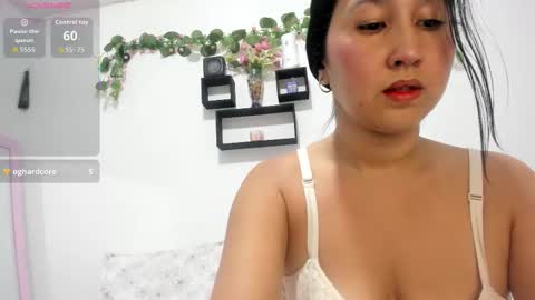 Snapshot of anni_petite_ chatting on October 22, 2025, 2:12 am   online show from October 22, 2025, 2:12 am
