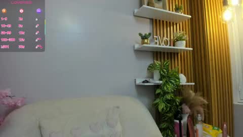 Snapshot of anni_petite_ chatting on April 28, 2026, 9:31 pm online show from April 28, 2026, 9:31 pm