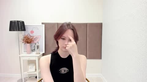 Anni online show from November 23, 2025, 4:34 am