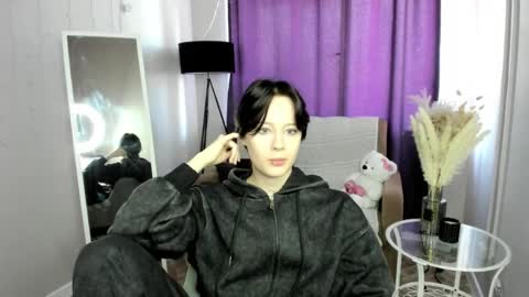 Anni online show from March 26, 2026, 12:00 pm