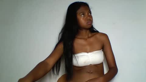 annica86 online show from April 22, 2026, 7:26 pm