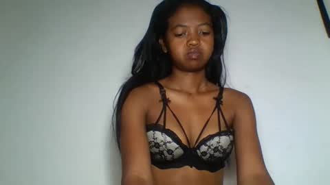 annica86 online show from April 25, 2026, 4:37 pm