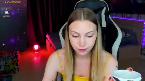 Annie online show from October 19, 2025, 3:23 pm