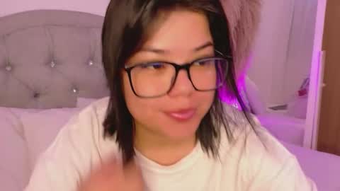 annie_20_ online show from April 24, 2026, 11:23 am