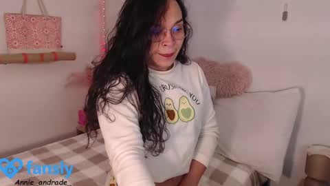Snapshot of annie_andrade_ chatting on December 11, 2024, 12:02 am Annie online show from December 11, 2024, 12:02 am