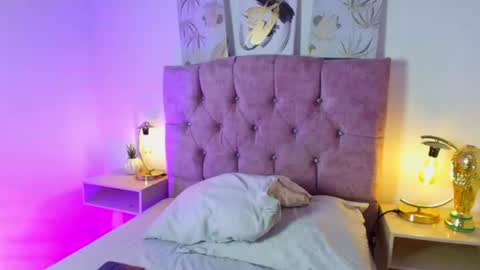 Annie Bonnie   online show from June 22, 2026, 12:02 pm