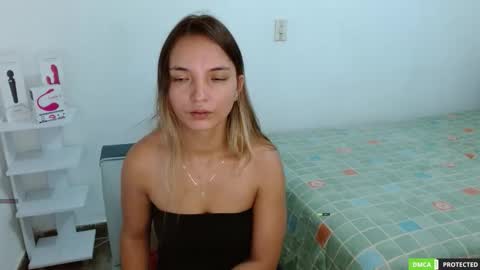 annie cherry independent model online show from October 6, 2025, 5:32 pm