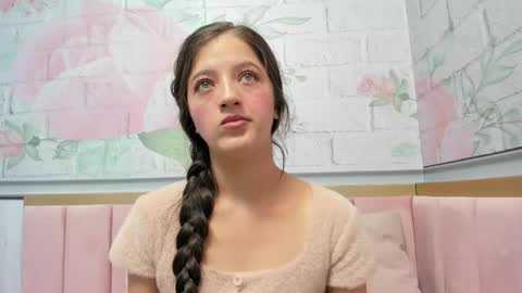 annie_cute18 online show from February 12, 2025, 3:51 am