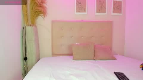 annie_dolce_ online show from June 26, 2026, 12:53 pm