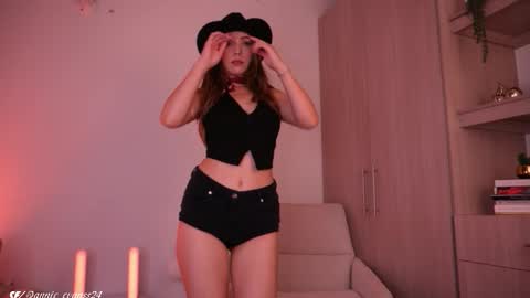 Annie Evans online show from October 31, 2025, 8:43 pm