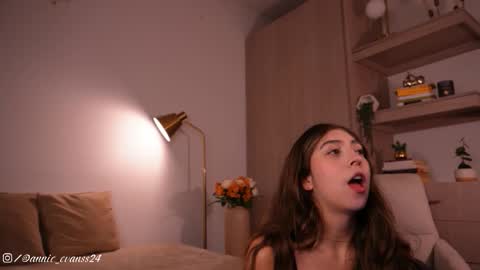 Snapshot of annie_evans24 chatting on March 11, 2026, 11:00 pm Annie Evans online show from March 11, 2026, 11:00 pm