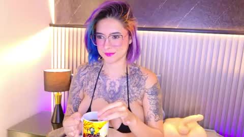 Snapshot of annie_hawk chatting on July 17, 2026, 8:32 am ANNIE HAWK online show from July 17, 2026, 8:32 am