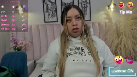 Snapshot of annie_karlsson__ chatting on September 13, 2025, 3:06 am   online show from September 13, 2025, 3:06 am
