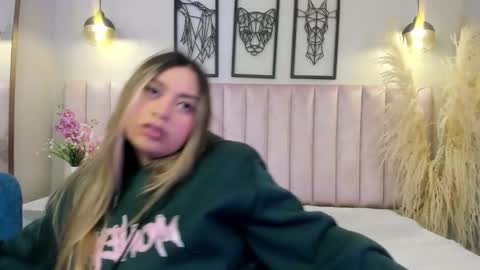 Snapshot of annie_karlsson__ chatting on September 20, 2025, 3:18 am   online show from September 20, 2025, 3:18 am