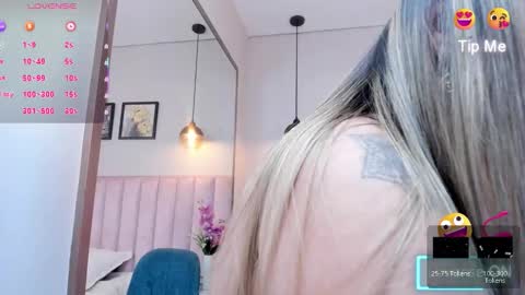 Snapshot of annie_karlsson__ chatting on October 2, 2025, 3:24 am   online show from October 2, 2025, 3:24 am