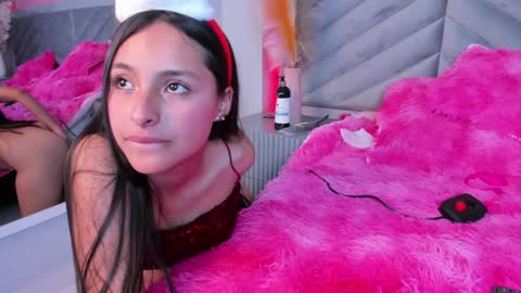 Snapshot of annie_lought chatting on December 14, 2024, 4:20 pm online show from December 14, 2024, 4:20 pm