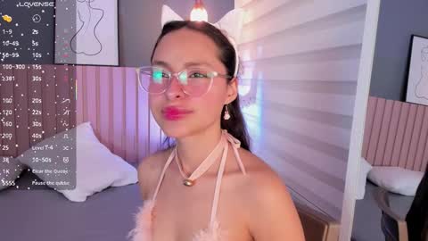 Snapshot of annie_lought chatting on September 10, 2025, 12:05 pm online show from September 10, 2025, 12:05 pm