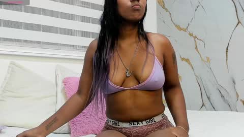 annie_scott_ online show from December 22, 2024, 12:16 pm