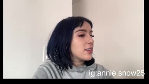 JEANNE no olvides seguirme dont forget follow me  uu online show from February 12, 2025, 7:45 pm