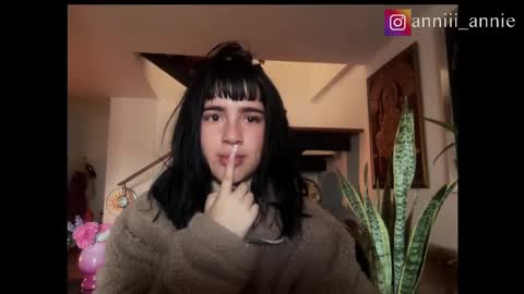 Snapshot of annie_snow_ chatting on September 23, 2025, 11:13 am JEANNE no olvides seguirme dont forget follow me  uu online show from September 23, 2025, 11:13 am