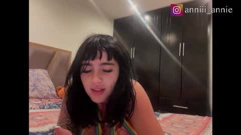 Snapshot of annie_snow_ chatting on October 23, 2025, 8:51 pm JEANNE no olvides seguirme dont forget follow me  uu online show from October 23, 2025, 8:51 pm