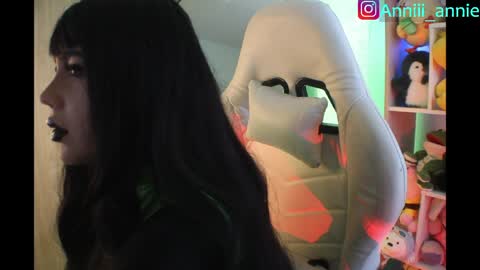 Snapshot of annie_snow_ chatting on April 23, 2026, 10:45 pm JEANNE no olvides seguirme dont forget follow me uu online show from April 23, 2026, 10:45 pm