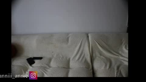 Snapshot of annie_snow_ chatting on May 2, 2026, 9:42 pm JEANNE no olvides seguirme dont forget follow me uu online show from May 2, 2026, 9:42 pm