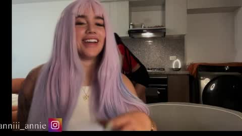 Snapshot of annie_snow_ chatting on May 4, 2026, 11:01 pm JEANNE no olvides seguirme dont forget follow me uu online show from May 4, 2026, 11:01 pm