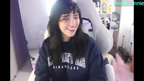 Snapshot of annie_snow_ chatting on May 21, 2026, 9:44 pm JEANNE no olvides seguirme dont forget follow me uu online show from May 21, 2026, 9:44 pm