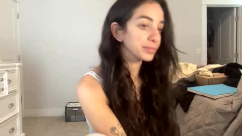 annie_xxx111 online show from November 6, 2025, 7:59 pm