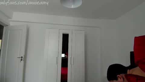 Annie online show from September 24, 2025, 11:46 am