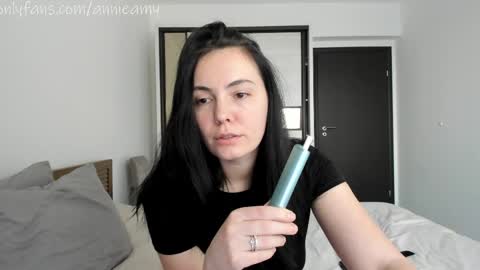 Snapshot of annieamy chatting on April 4, 2026, 2:58 pm Annie online show from April 4, 2026, 2:58 pm