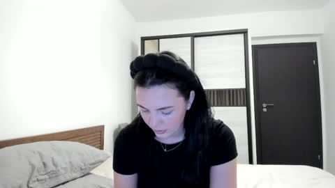 Snapshot of annieamy chatting on April 5, 2026, 7:22 pm Annie online show from April 5, 2026, 7:22 pm