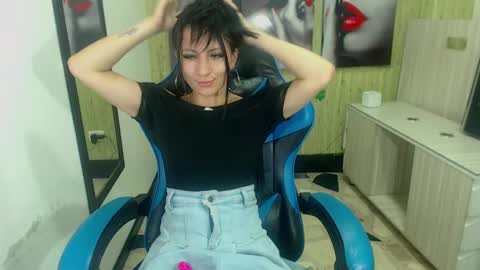 Anniee online show from March 1, 2025, 2:44 pm