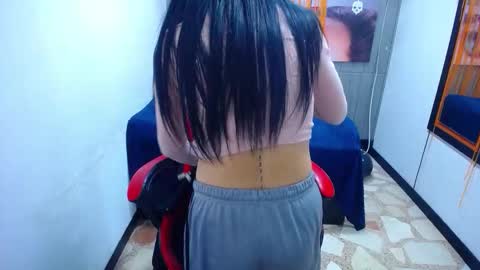 Snapshot of anniee_x chatting on November 4, 2025, 12:48 pm Anniee online show from November 4, 2025, 12:48 pm