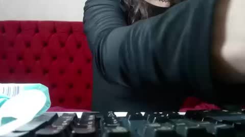 Snapshot of anniehsoul chatting on October 20, 2025, 5:24 pm Annie online show from October 20, 2025, 5:24 pm