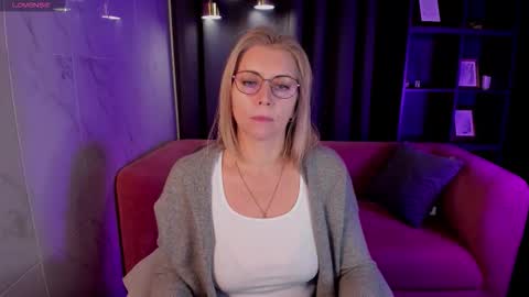 Annie online show from September 12, 2025, 5:40 am