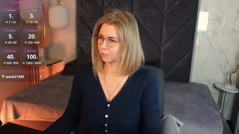 Annie online show from December 23, 2025, 6:00 am