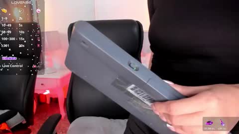 Snapshot of anniestone_ chatting on February 28, 2026, 4:52 pm ANNIE online show from February 28, 2026, 4:52 pm