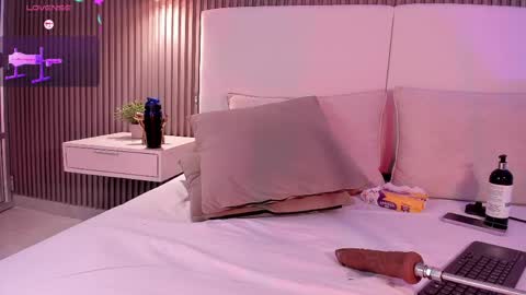 Snapshot of anniie_clarkson chatting on March 20, 2026, 8:25 pm ANNIE online show from March 20, 2026, 8:25 pm