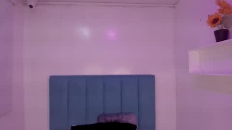 Snapshot of anniie_evans1 chatting on October 9, 2025, 4:16 pm Annie Evans  online show from October 9, 2025, 4:16 pm