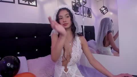 Snapshot of anniie_evans1 chatting on October 22, 2025, 4:35 am Annie Evans  online show from October 22, 2025, 4:35 am