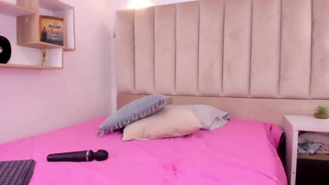 Snapshot of anniie_queen chatting on December 4, 2024, 8:56 am Annie Queen online show from December 4, 2024, 8:56 am