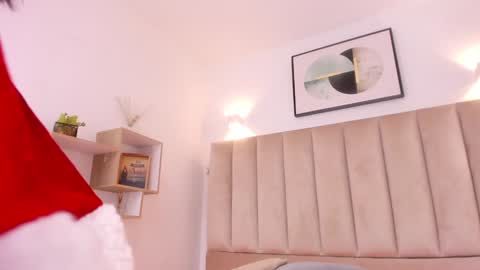 Snapshot of anniie_queen chatting on December 7, 2024, 3:25 am Annie Queen online show from December 7, 2024, 3:25 am