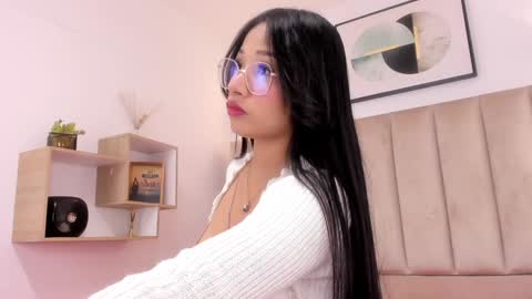 Snapshot of anniie_queen chatting on January 22, 2025, 2:37 am Annie Queen online show from January 22, 2025, 2:37 am