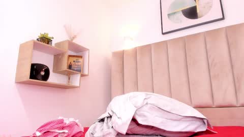 Snapshot of anniie_queen chatting on February 25, 2025, 6:25 am Annie Queen online show from February 25, 2025, 6:25 am