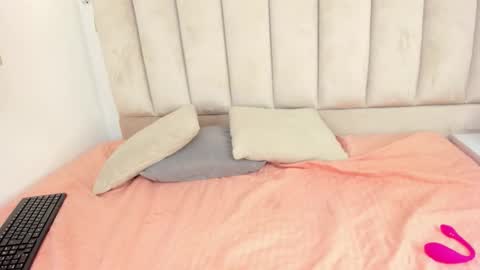 Snapshot of anniie_queen chatting on October 9, 2025, 2:53 am Annie Queen online show from October 9, 2025, 2:53 am