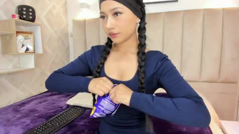 Annie Queen online show from May 15, 2026, 3:46 am