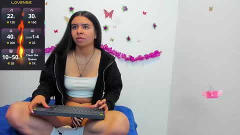 Snapshot of annniie22 chatting on October 23, 2025, 8:13 am annie online show from October 23, 2025, 8:13 am